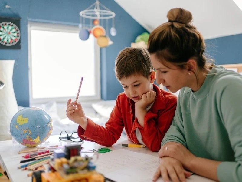  Homeschooling vs Traditional Schooling: Which One is Better?